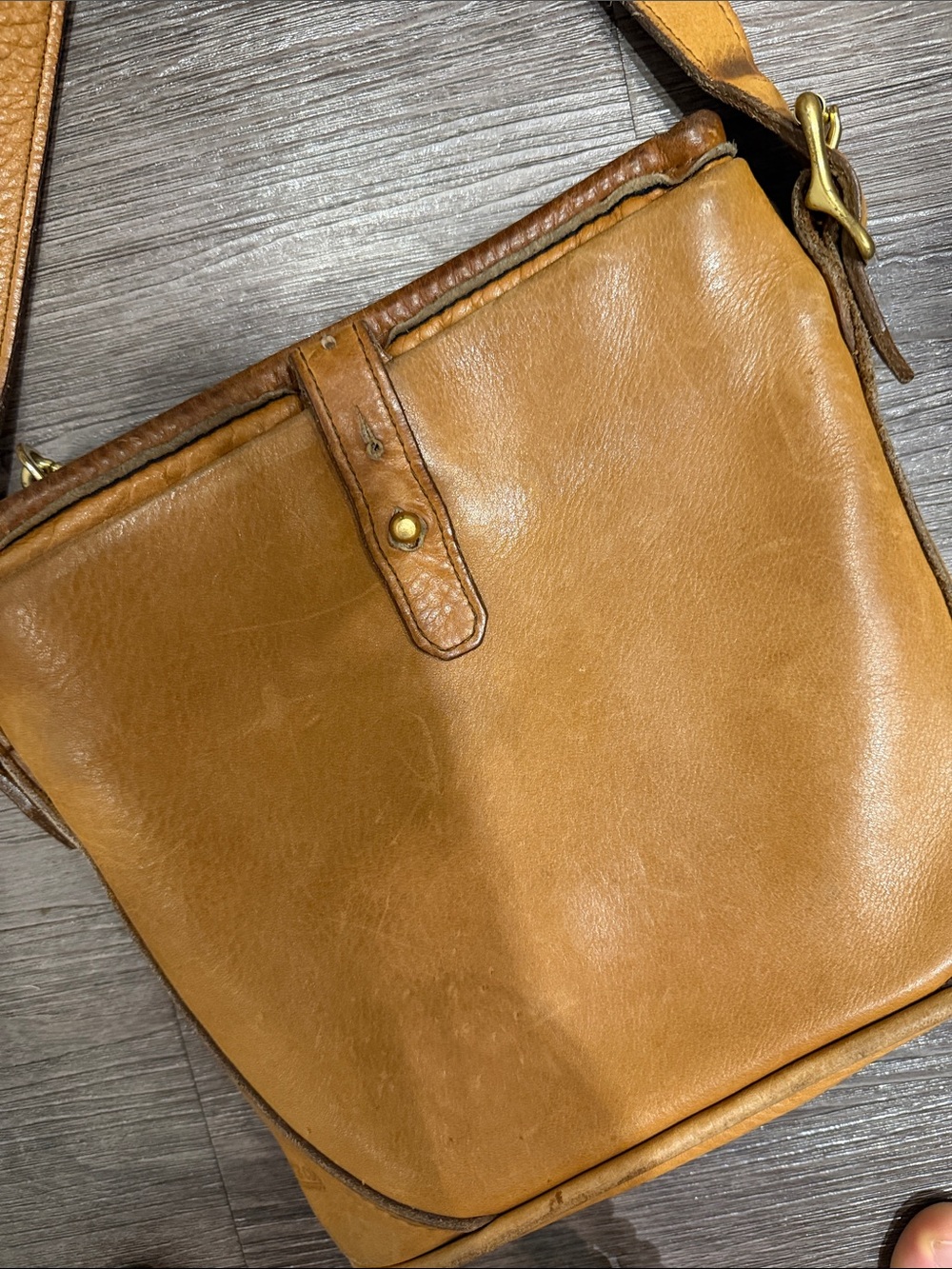 Classic Tan Leather Crossbody Bag with Adjustable Strap - Picture 2 of 14